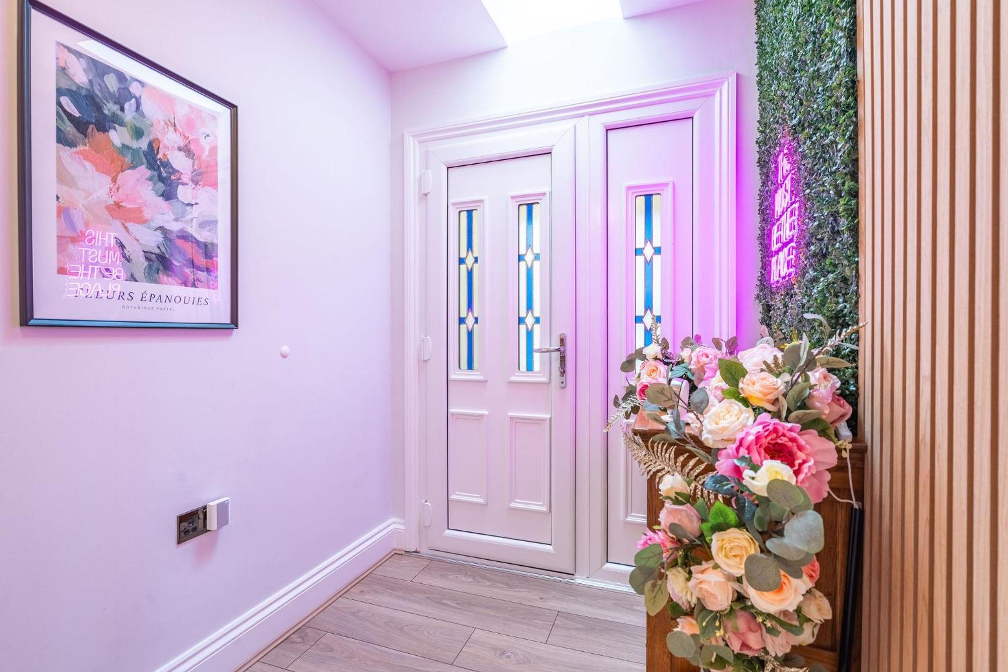 Nature Inspired Bungalow With 3 Rooms - 10 Mins From Manchester Airport Timperley エクステリア 写真