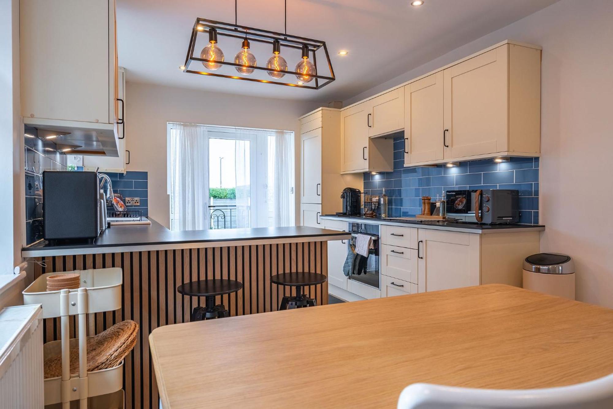 Nature Inspired Bungalow With 3 Rooms - 10 Mins From Manchester Airport Timperley エクステリア 写真