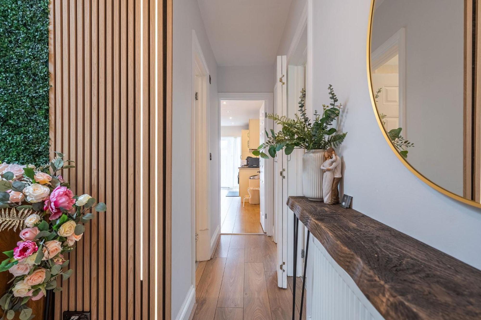 Nature Inspired Bungalow With 3 Rooms - 10 Mins From Manchester Airport Timperley エクステリア 写真
